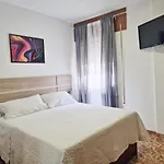 Junto Palacio De Viana -alojamientos El Duque *