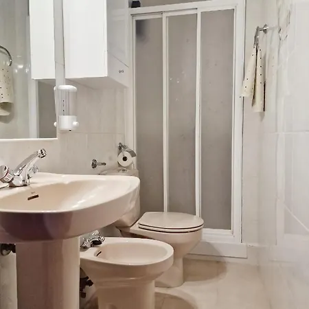 Junto Palacio De Viana -alojamientos El Duque Гостевой дом *