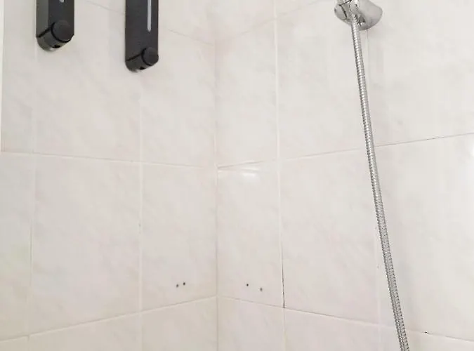 Junto Palacio De Viana -alojamientos El Duque *