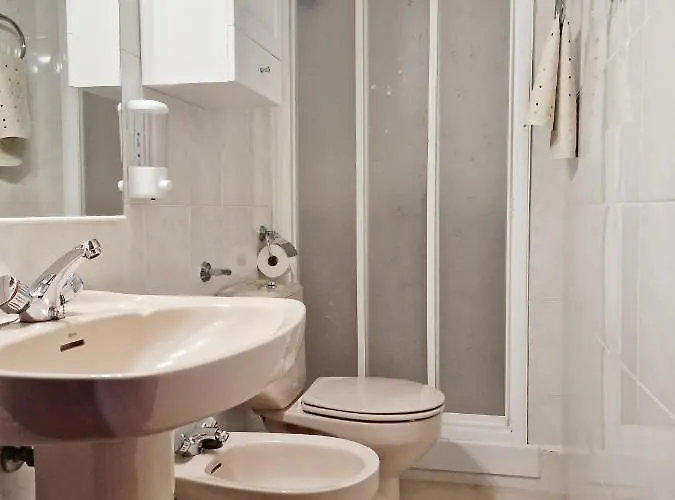 Junto Palacio De Viana -alojamientos El Duque Гостевой дом *