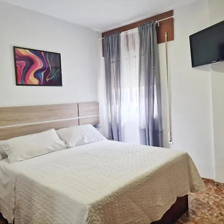 Junto Palacio De Viana -alojamientos El Duque *